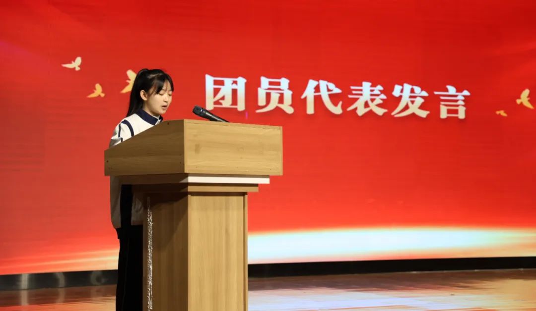 青春心向黨，入團(tuán)擔(dān)使命：新團(tuán)員入團(tuán)儀式傳遞青春力量