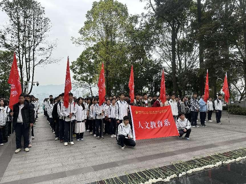 春意染翠屏，步履載風(fēng)華——宜賓市職業(yè)技術(shù)學(xué)校人文教育系2025年春期踏春活動(dòng)